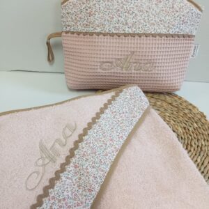 Set personalizado de capa de baño y neceser – Diseño floral y bordado con nombre